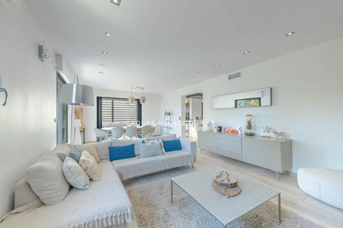 Image No.4-5 Bed House for sale