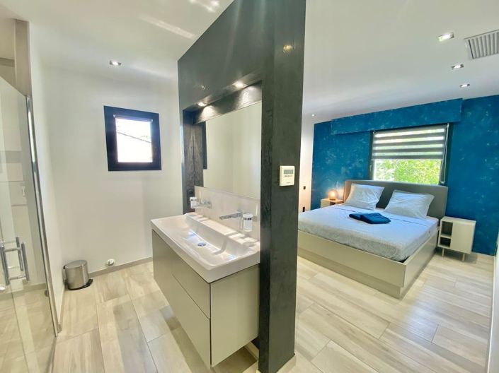 Image No.6-5 Bed House for sale