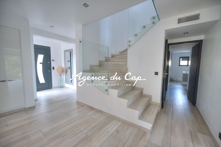 Image No.9-5 Bed House for sale