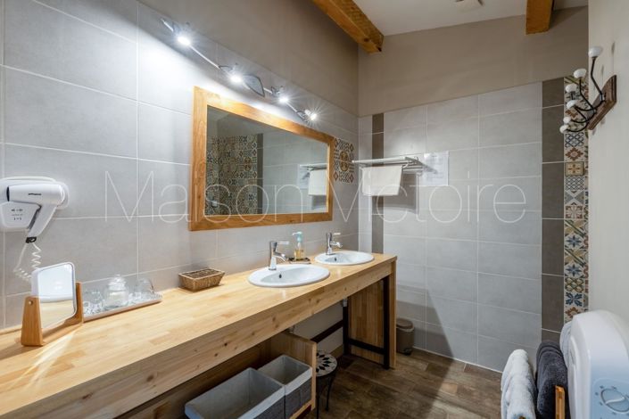 Image No.8-7 Bed House for sale