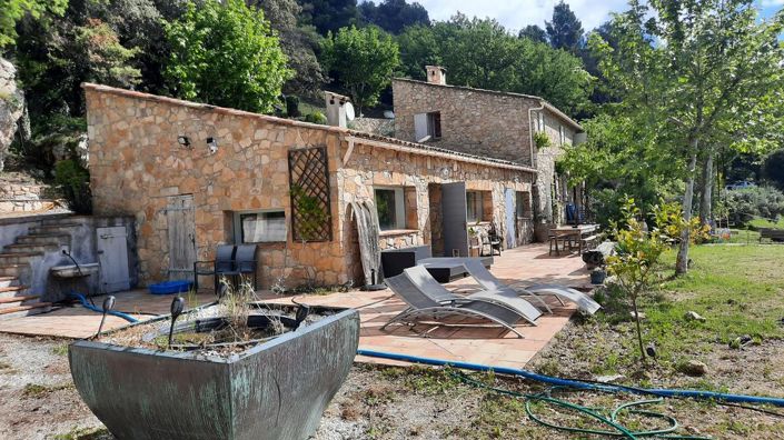 Image No.1-6 Bed Property for sale