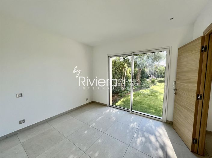 Image No.16-4 Bed House for sale