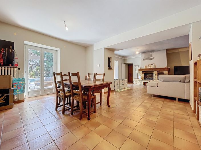 Image No.15-6 Bed House for sale