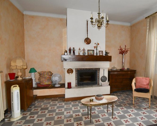 Image No.7-6 Bed House for sale