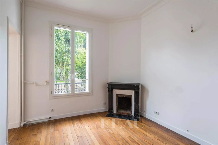 Image No.6-8 Bed House for sale