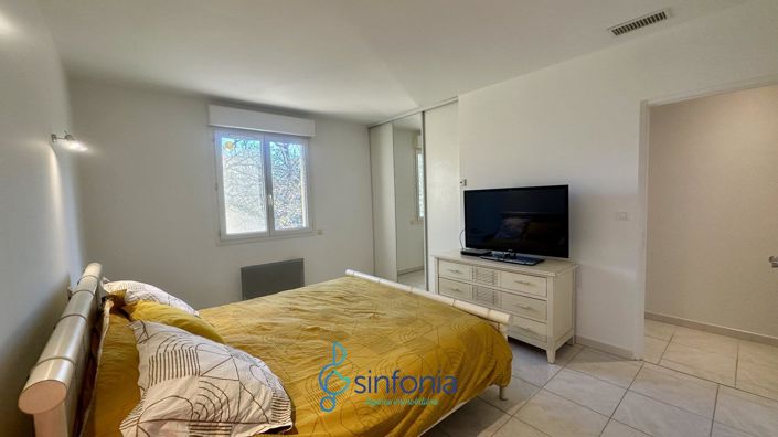 Image No.6-5 Bed House for sale