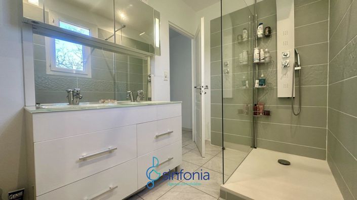 Image No.7-5 Bed House for sale