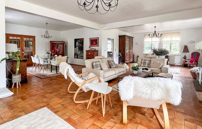 Image No.10-5 Bed House for sale