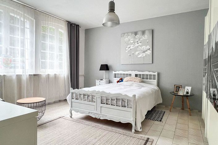 Image No.11-5 Bed House for sale