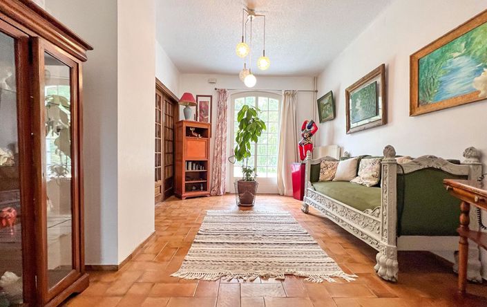 Image No.5-5 Bed House for sale