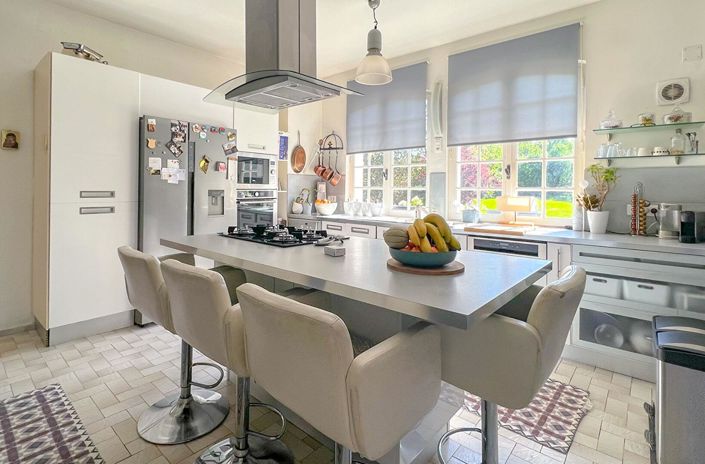 Image No.6-5 Bed House for sale