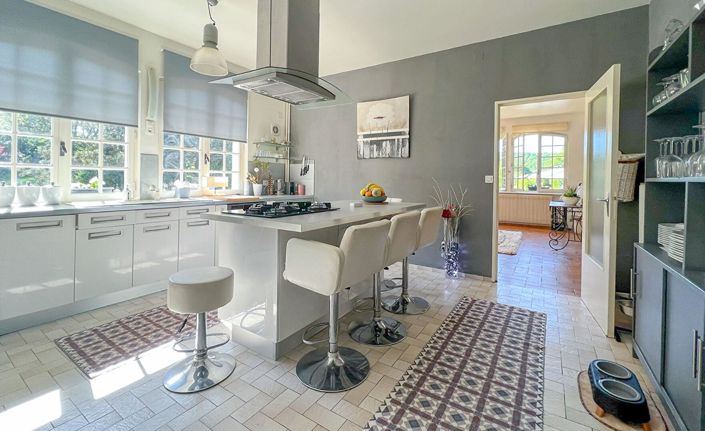 Image No.8-5 Bed House for sale