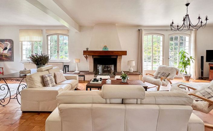 Image No.9-5 Bed House for sale