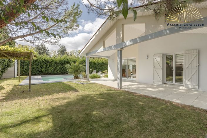 Image No.1-4 Bed House for sale