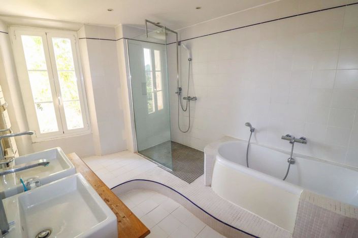 Image No.18-4 Bed House for sale