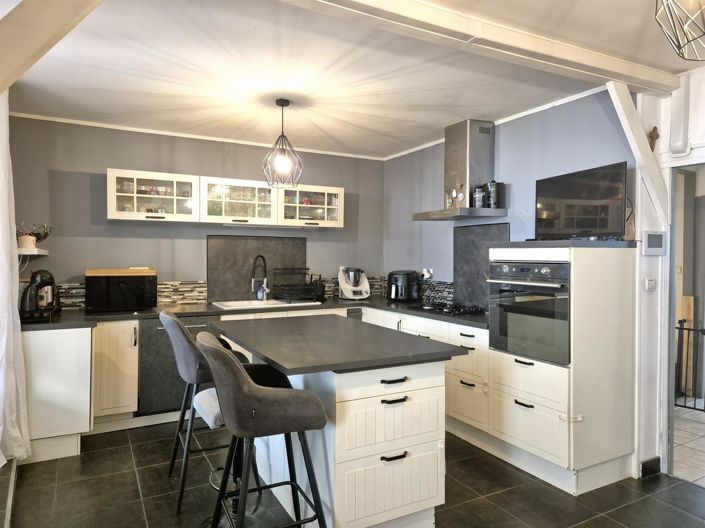 Image No.10-3 Bed House for sale