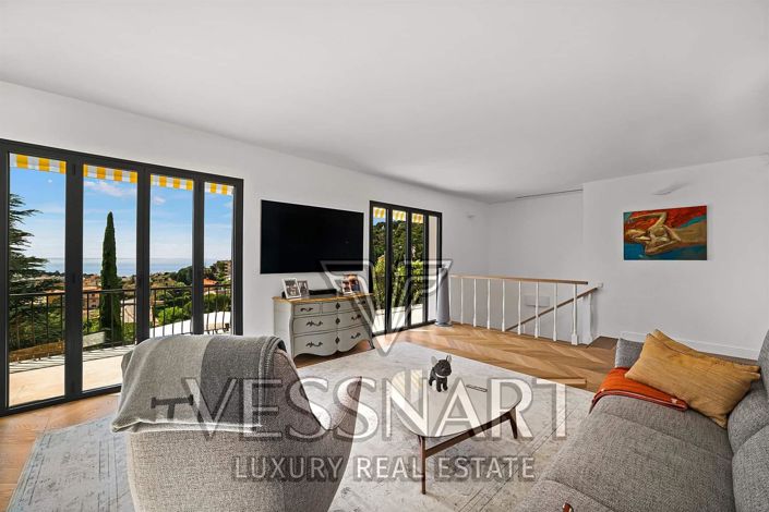 Image No.7-5 Bed House for sale