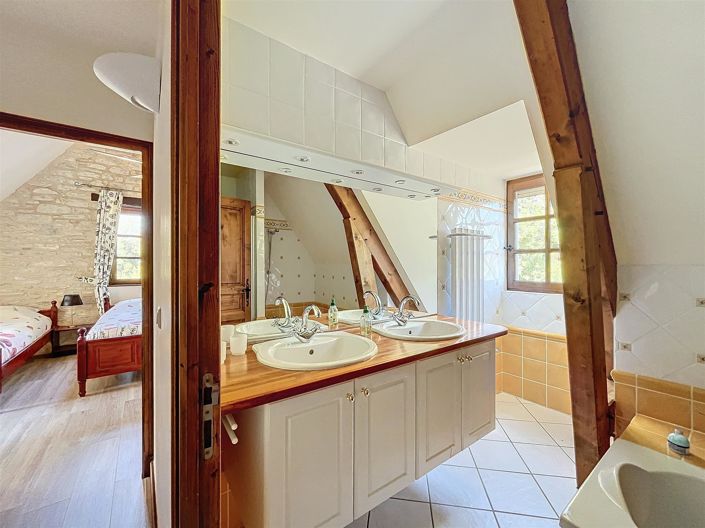 Image No.17-8 Bed House for sale