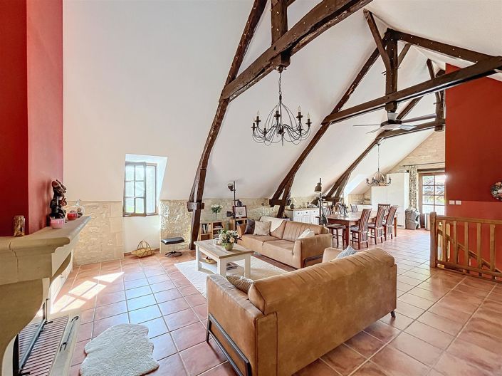 Image No.8-8 Bed House for sale