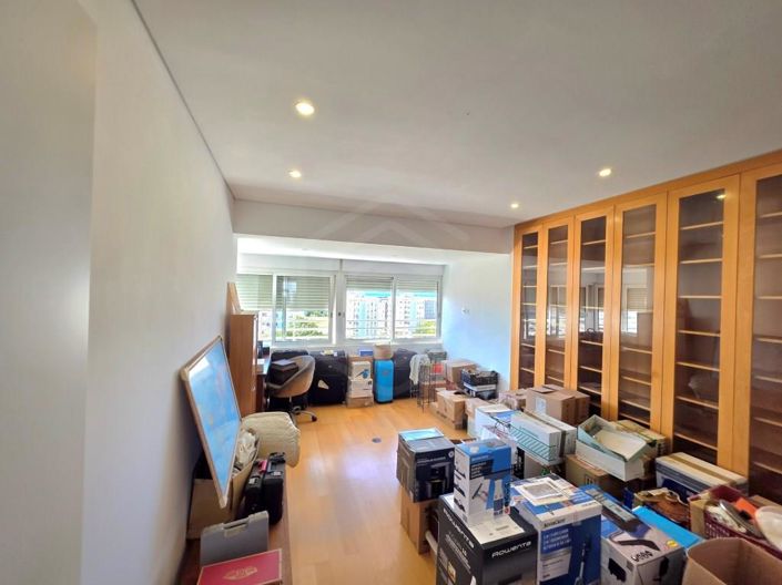 Image No.18-4 Bed Apartment for sale