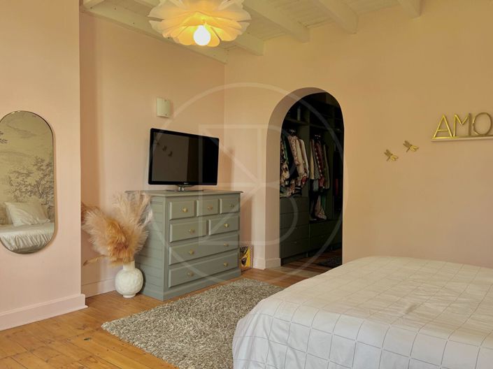 Image No.12-6 Bed House for sale