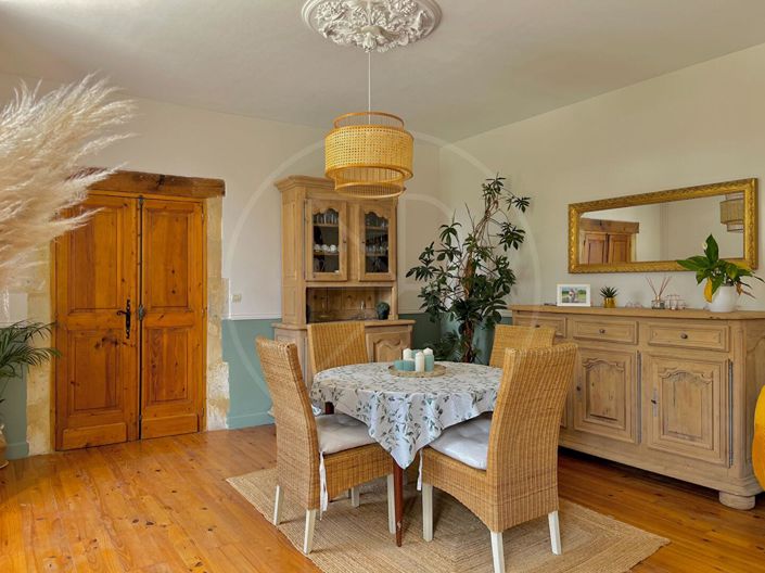 Image No.8-6 Bed House for sale