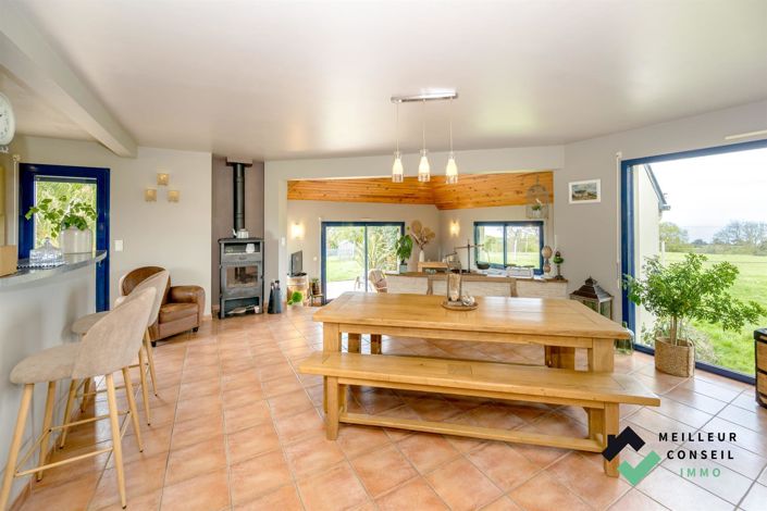 Image No.1-4 Bed Property for sale