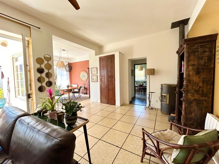 Image No.14-3 Bed Property for sale