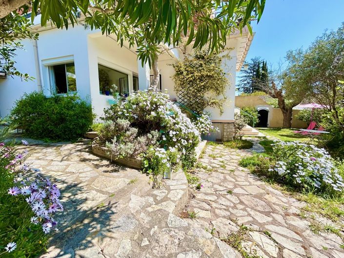 Image No.29-3 Bed Property for sale