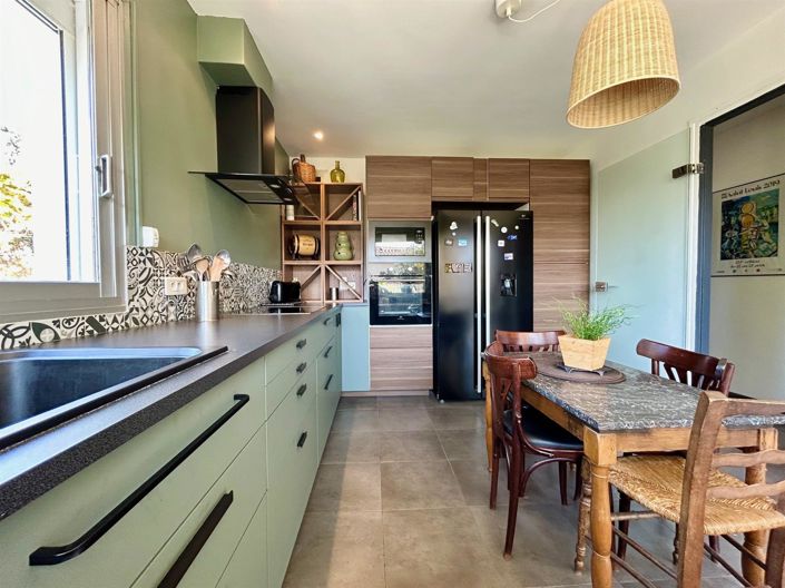 Image No.8-3 Bed Property for sale