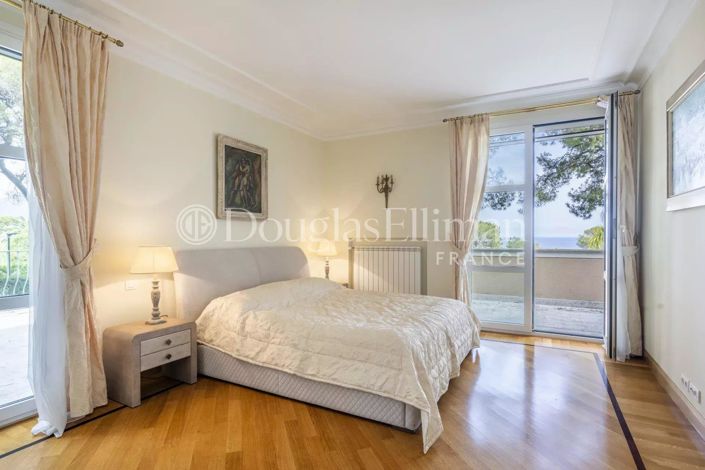 Image No.13-10 Bed House for sale