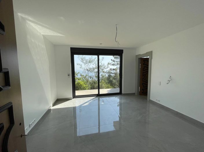 Image No.15-5 Bed House for sale