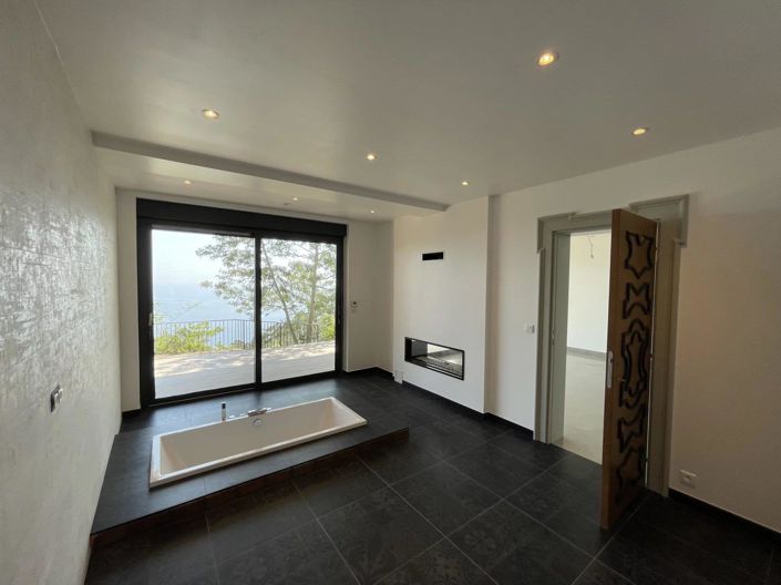 Image No.18-5 Bed House for sale