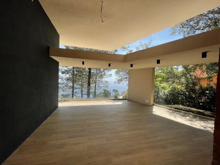 Image No.5-5 Bed House for sale