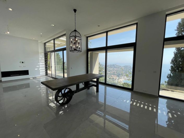 Image No.7-5 Bed House for sale