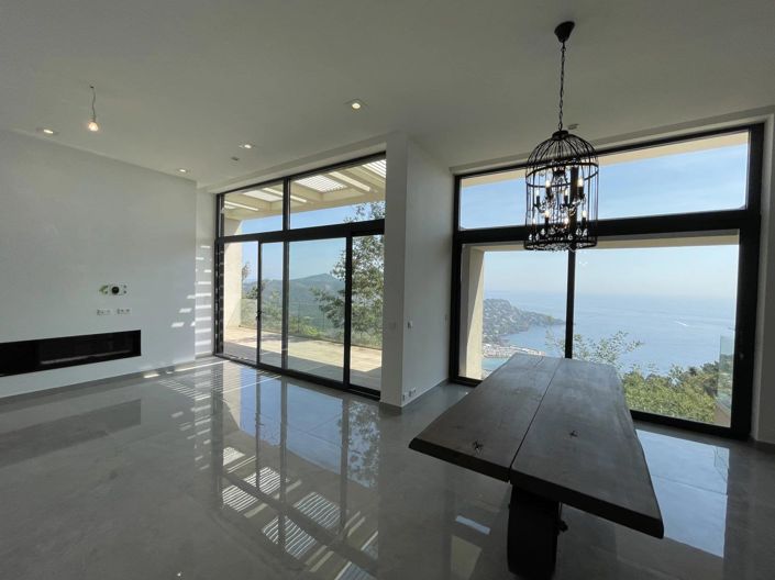 Image No.8-5 Bed House for sale