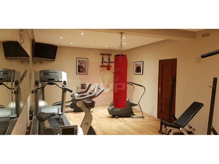 Image No.24-7 Bed House for sale