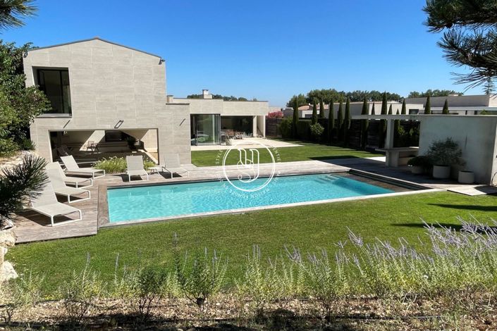 Image No.1-4 Bed House for sale