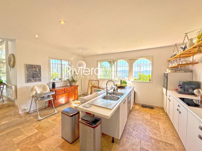 Image No.10-5 Bed House for sale