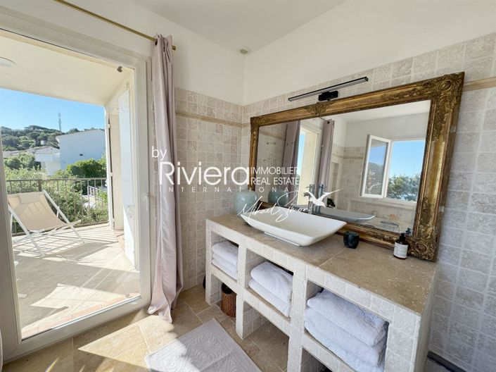 Image No.16-5 Bed House for sale