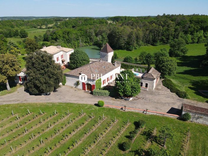 Image No.1-6 Bed Property for sale