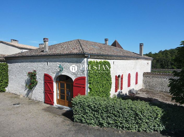 Image No.17-6 Bed Property for sale