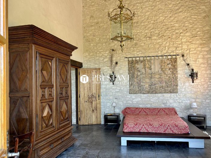 Image No.19-6 Bed Property for sale