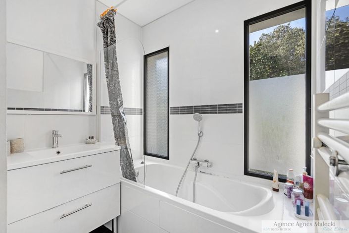 Image No.15-7 Bed House for sale