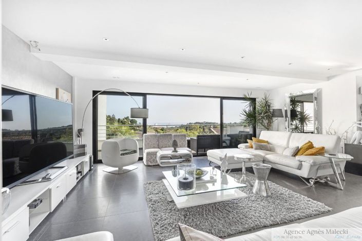 Image No.8-7 Bed House for sale