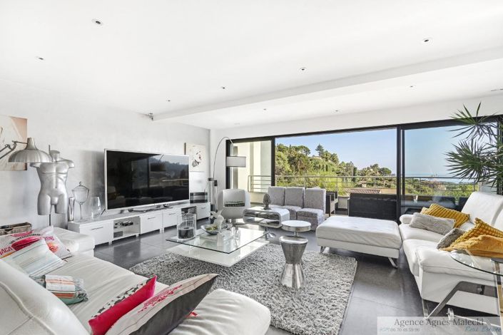 Image No.9-7 Bed House for sale