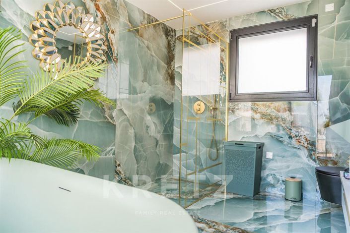 Image No.10-3 Bed Property for sale