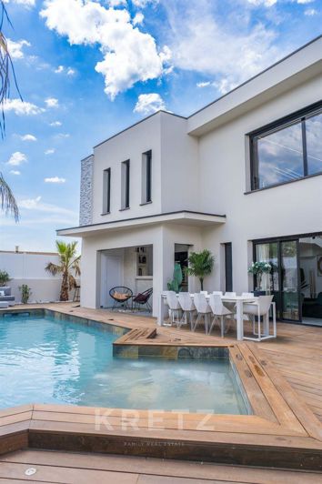 Image No.14-3 Bed Property for sale