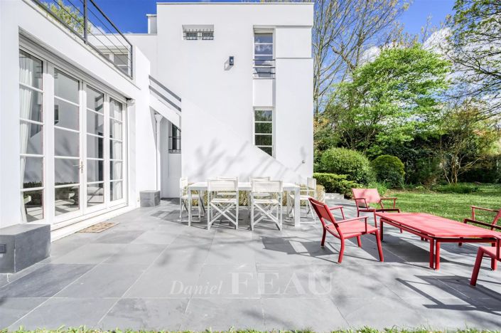 Image No.1-4 Bed House for sale