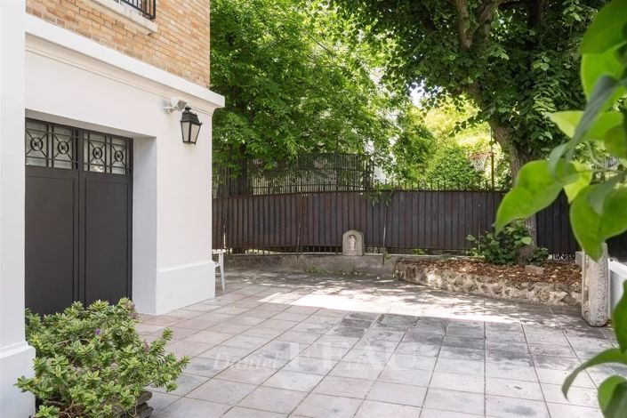 Image No.10-6 Bed House for sale